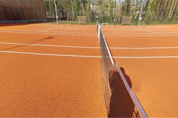 Aménagement piste d'athlétisme indoor en PU, terrain de tennis et de multisport en EPDM/PU - Sportinfrabouw NV